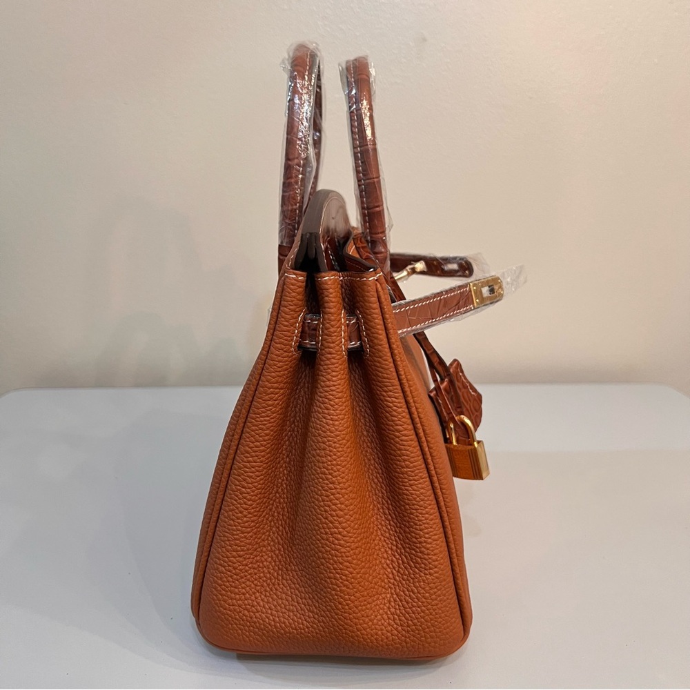 25 cm genuine Togo leather featuring an embossed crocodile print. - Picture 6 of 11